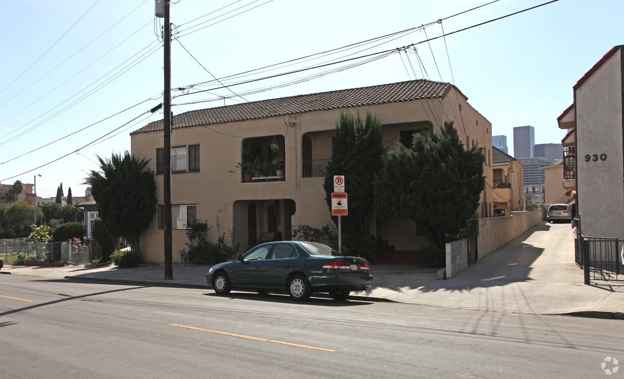 Building Photo - 922 New Depot St
