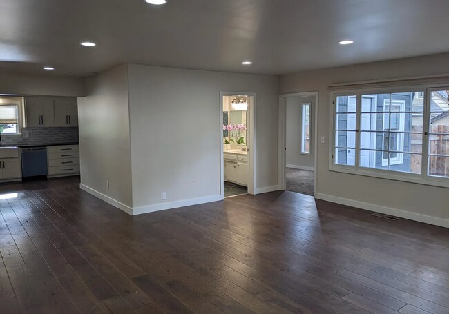 Foto del edificio - 705 S Oakdale Ave