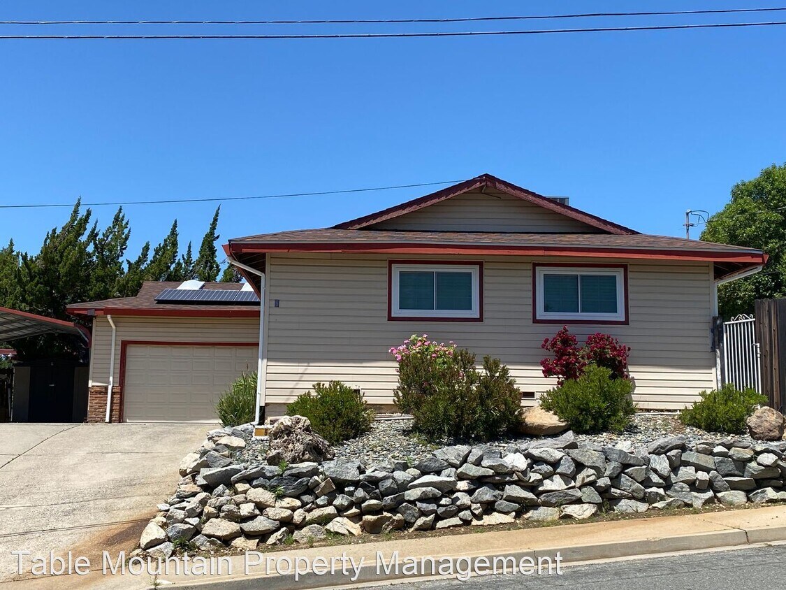 Primary Photo - 3 br, 2 bath House - 5 Westelle Dr