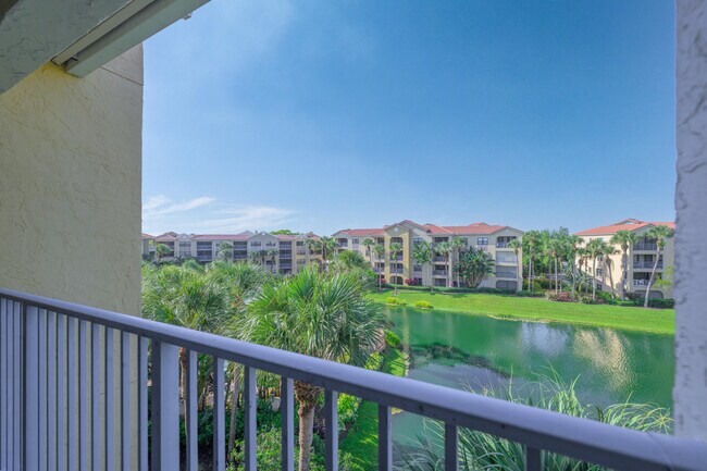Building Photo - 800 Uno Lago Dr