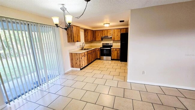 Building Photo - 2906 Cedaridge Dr