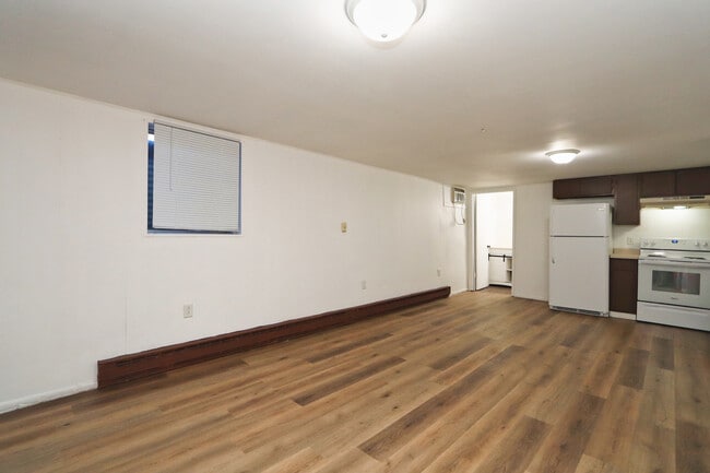 Building Photo - 322 Maple Dr