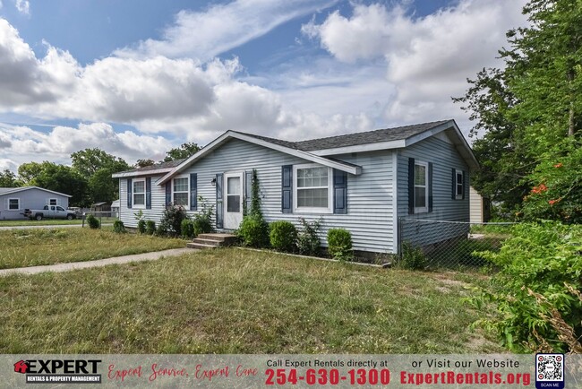 Building Photo - A cozy 3-bedroom, 2-bathroom home nestled ...