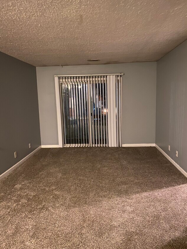 Living room - 975 39th St