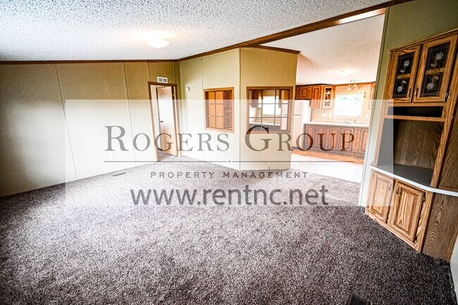 Building Photo - 149 Foxfire Dr