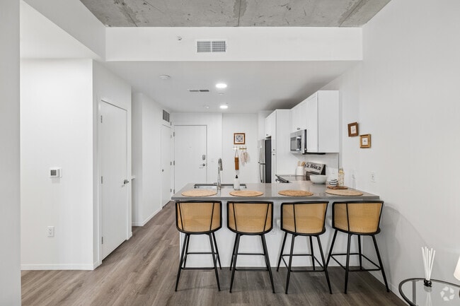 1BR, 1BA - 664SF - Kitchen - The August