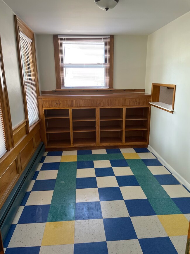 Breakfast Nook 1 - 110 Woodward St