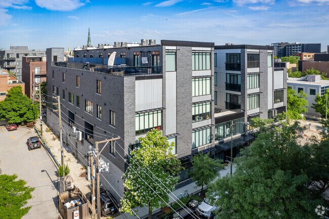 Building Photo - Loomis Townhomes South