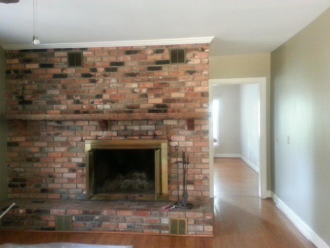 Building Photo - 157 Hiller Rd