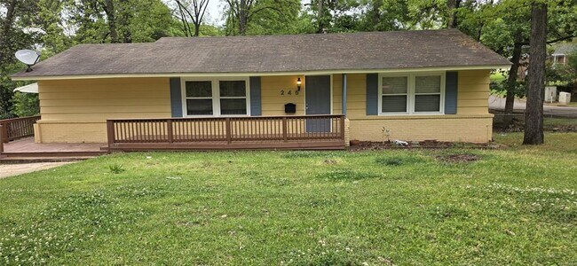 Foto del edificio - 245 Forest Hills Dr