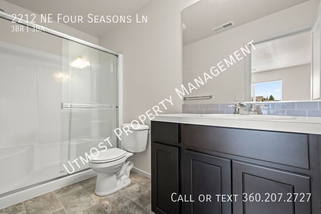 Building Photo - 2212 NE 4 Seasons Ln