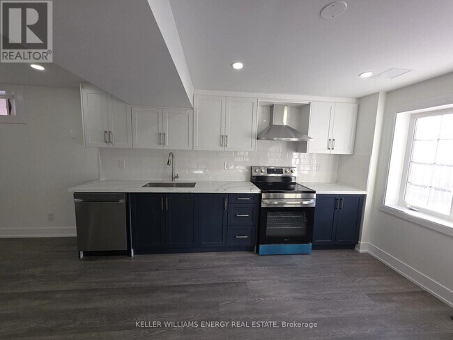 Building Photo - 131 Root Crescent