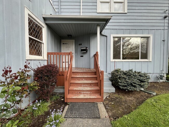 Building Photo - Expansive 4BR 2,900+ Sq Ft Home with Theater-Style Living Room & Bonus Hobby Workshop