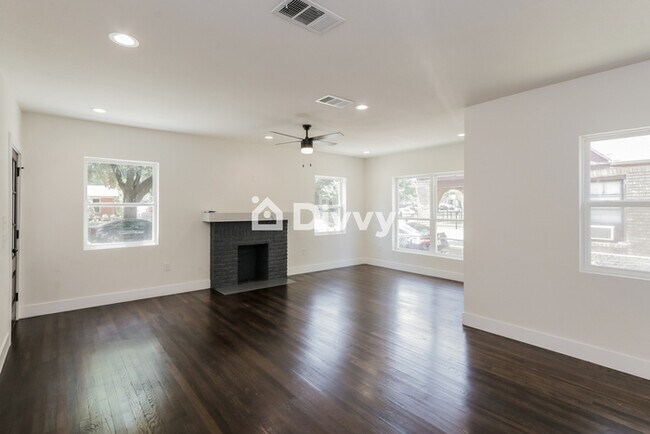 Building Photo - 1131 Brunner Ave