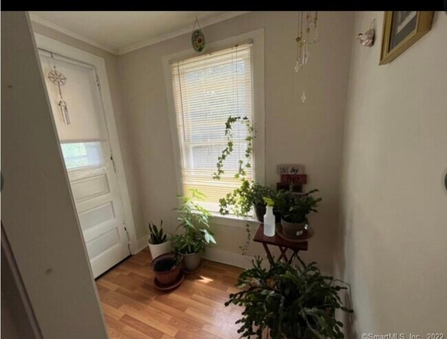 Private entrance - 209 Riverside Ave