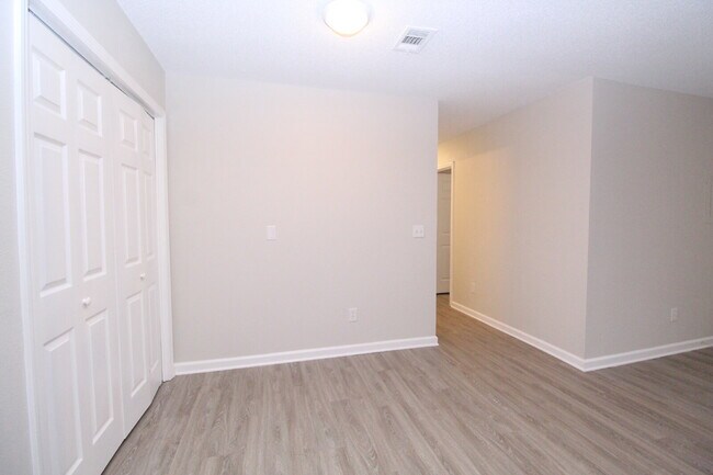 Building Photo - 3BR, 2BA Duplex in NW Pensacola – Convenie...