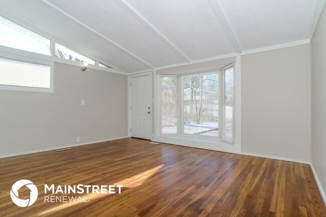Building Photo - 5811 N Highland Ave