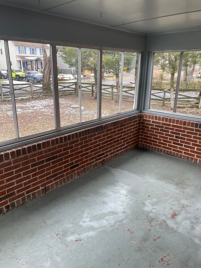 Foto del edificio - 213 Poplar Ave