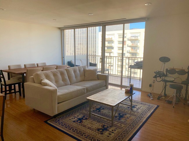 Sala de estar - 2170 Century Park E