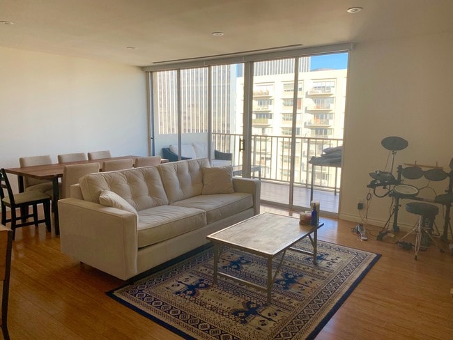 Living Room - 2170 Century Park E