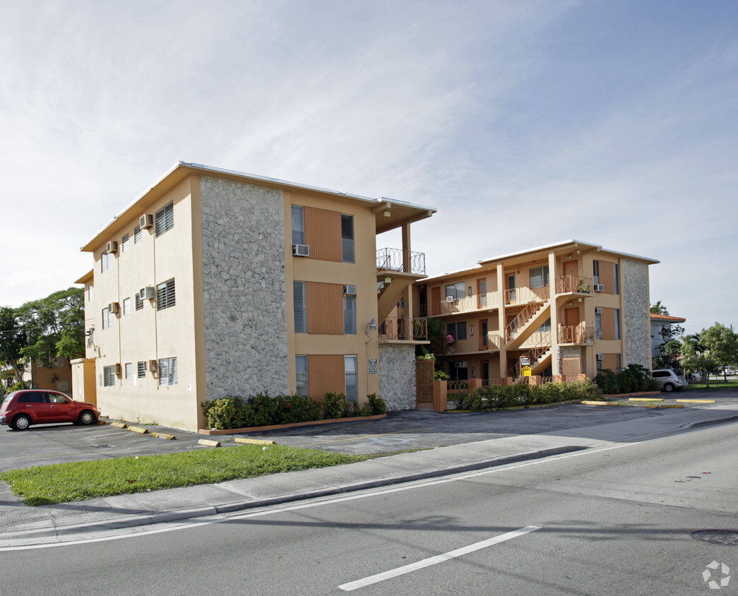 Building Photo - 6300 W Flagler St