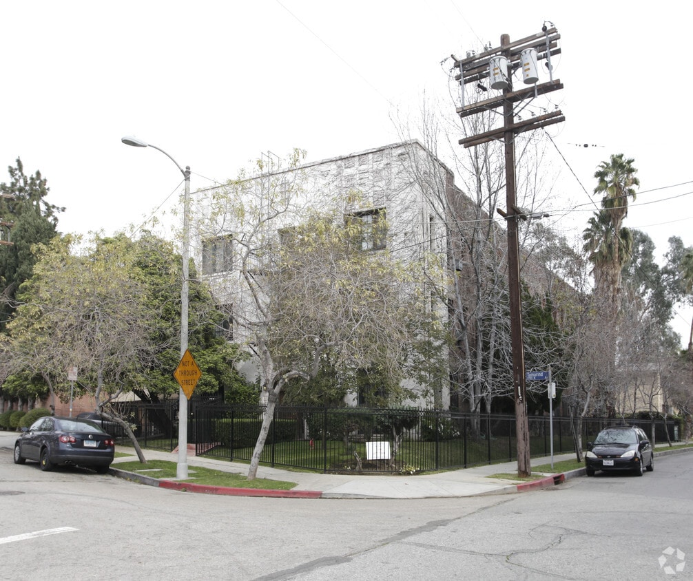 Building Photo - 1756 Tamarind Ave