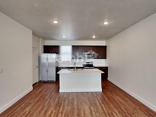 Building Photo - 6046 S Jordan Pkwy W