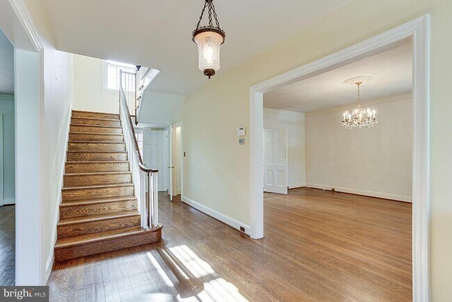 Building Photo - 5202 Edgemoor Ln