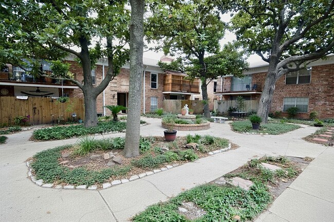 Foto del edificio - 2822 Briarhurst Dr