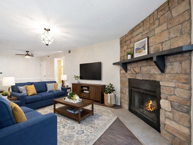 Foto del edificio - 1BR Condo • Fireplace • Balcony in Aurora