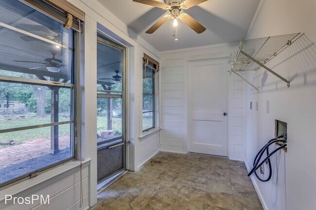 Foto del edificio - 3 br, 1 bath House - 2841 Scruggs Park