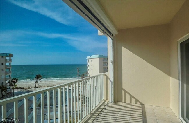 Foto del edificio - 7400 Estero Blvd