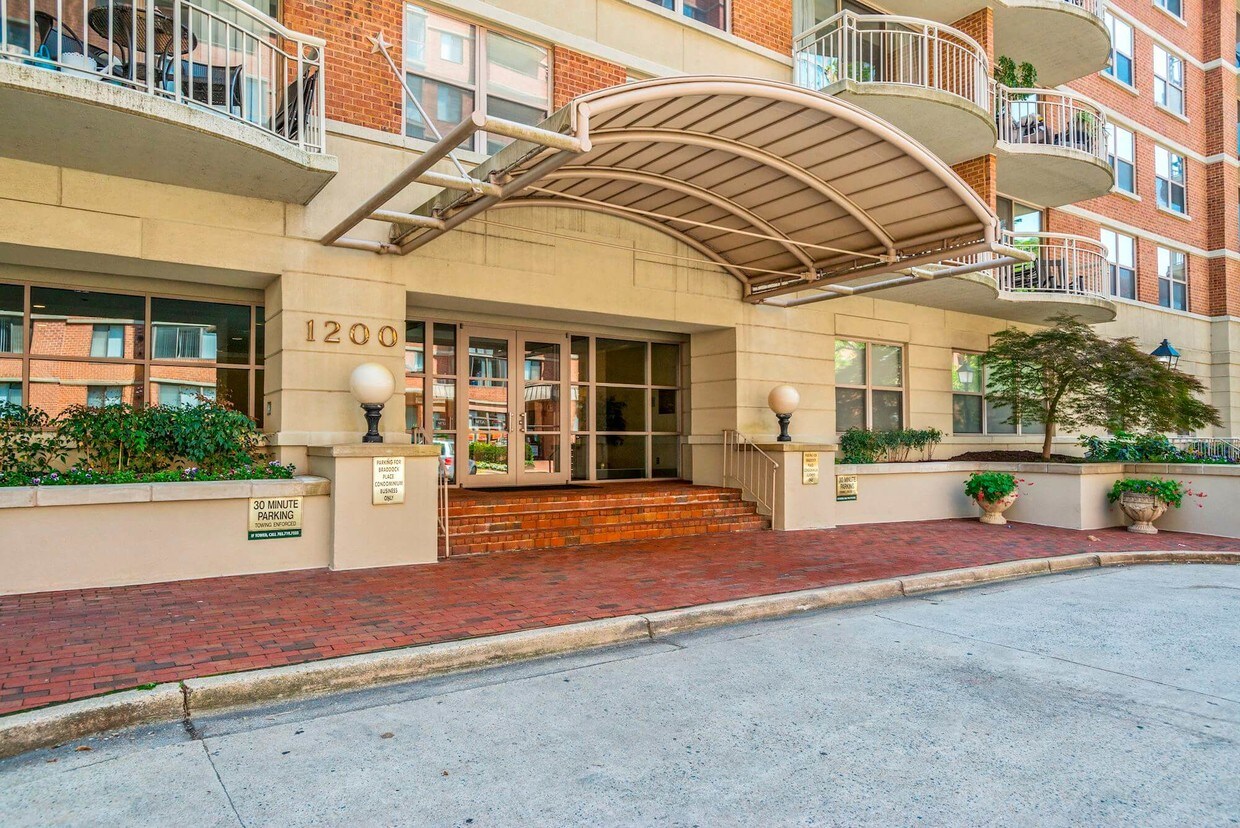 Building Entrance - 1200 Braddock Pl