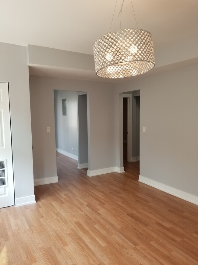 Building Photo - 1020 N Parkside Ave