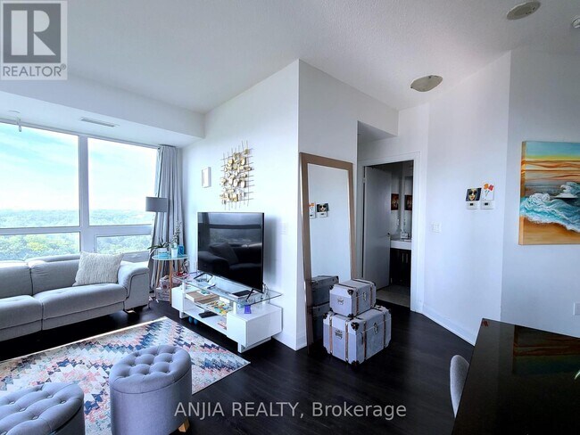 Photo du bâtiment - 160 Vanderhoof Ave