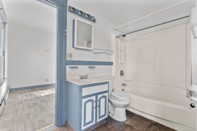 Building Photo - 167 Liberty St