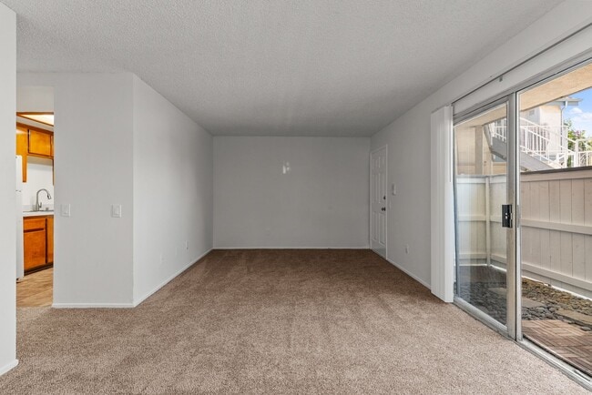 Building Photo - 1075 Loma Ave