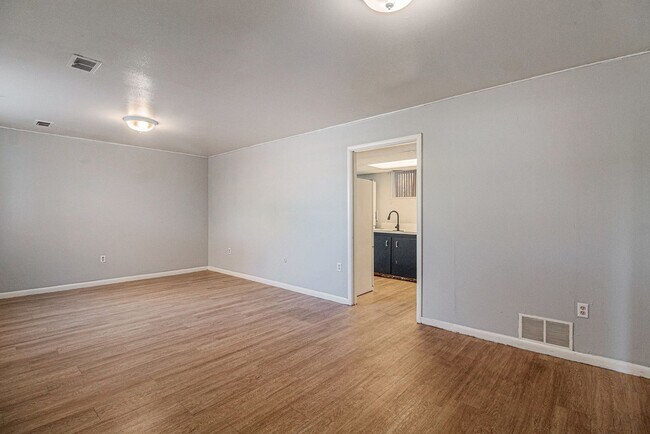 Foto del edificio - 7360 W.20th Ave. Unit B