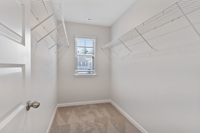 Foto del edificio - 3 BEDROOM TOWNHOME IN OAKWOOD! Rabun Floorplan