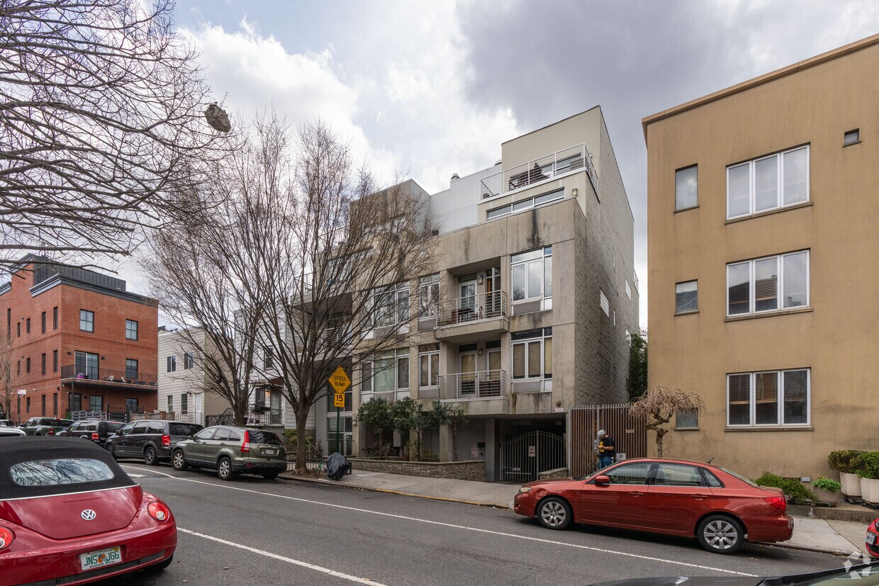 Primary Photo - 282 21st St