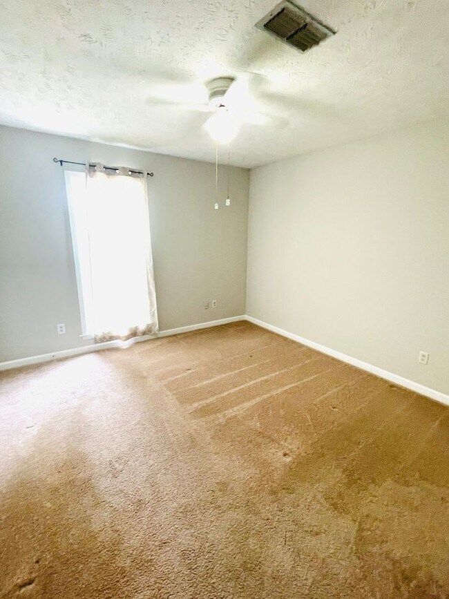Foto del edificio - ** 3 Bed 2 Bath located in Woodmere ** Cal...