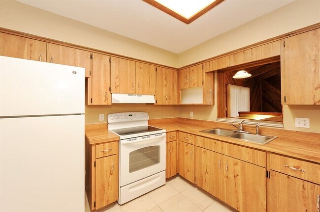 Building Photo - 2117 High Point Ave SW