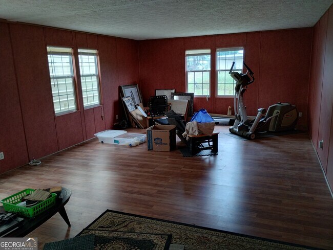 Building Photo - 28 Adams Ln