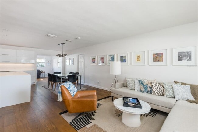 Building Photo - 4831 W Bay Ct Ave
