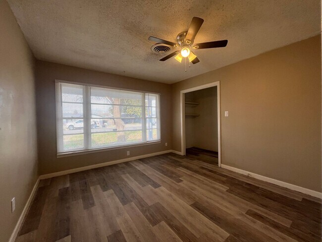 Foto del edificio - 4 Bed 3 bath in LISD