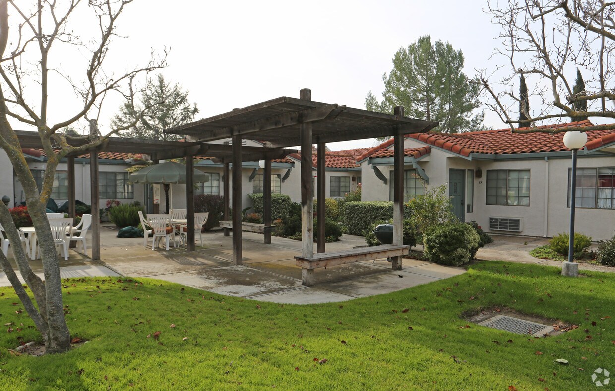 Building Photo - 1685 Portola Ave