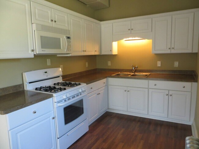 New microwave has been installed - 3494 N Oakland Ave