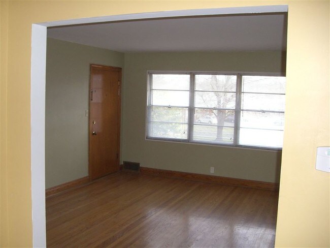 Building Photo - 329 Ridgeway Ave