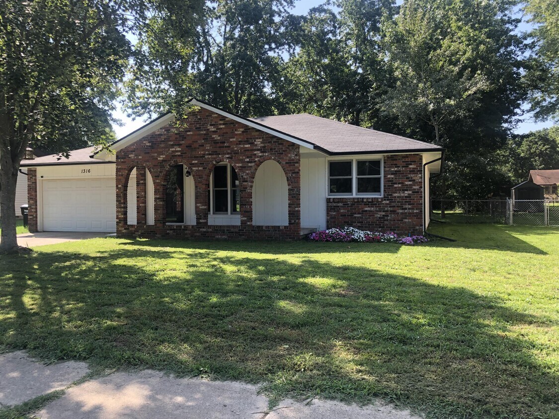 1316 W Winkler St, Springfield, MO 65807 House Rental in Springfield
