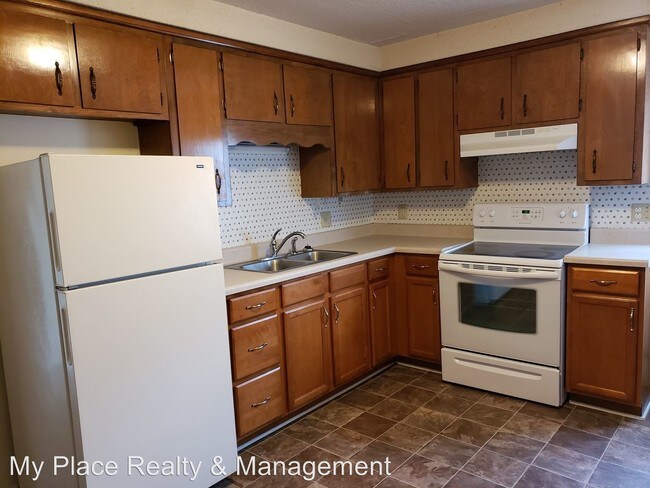 Foto del edificio - 2 br, 1 bath Apartment - 135 Airport Rd